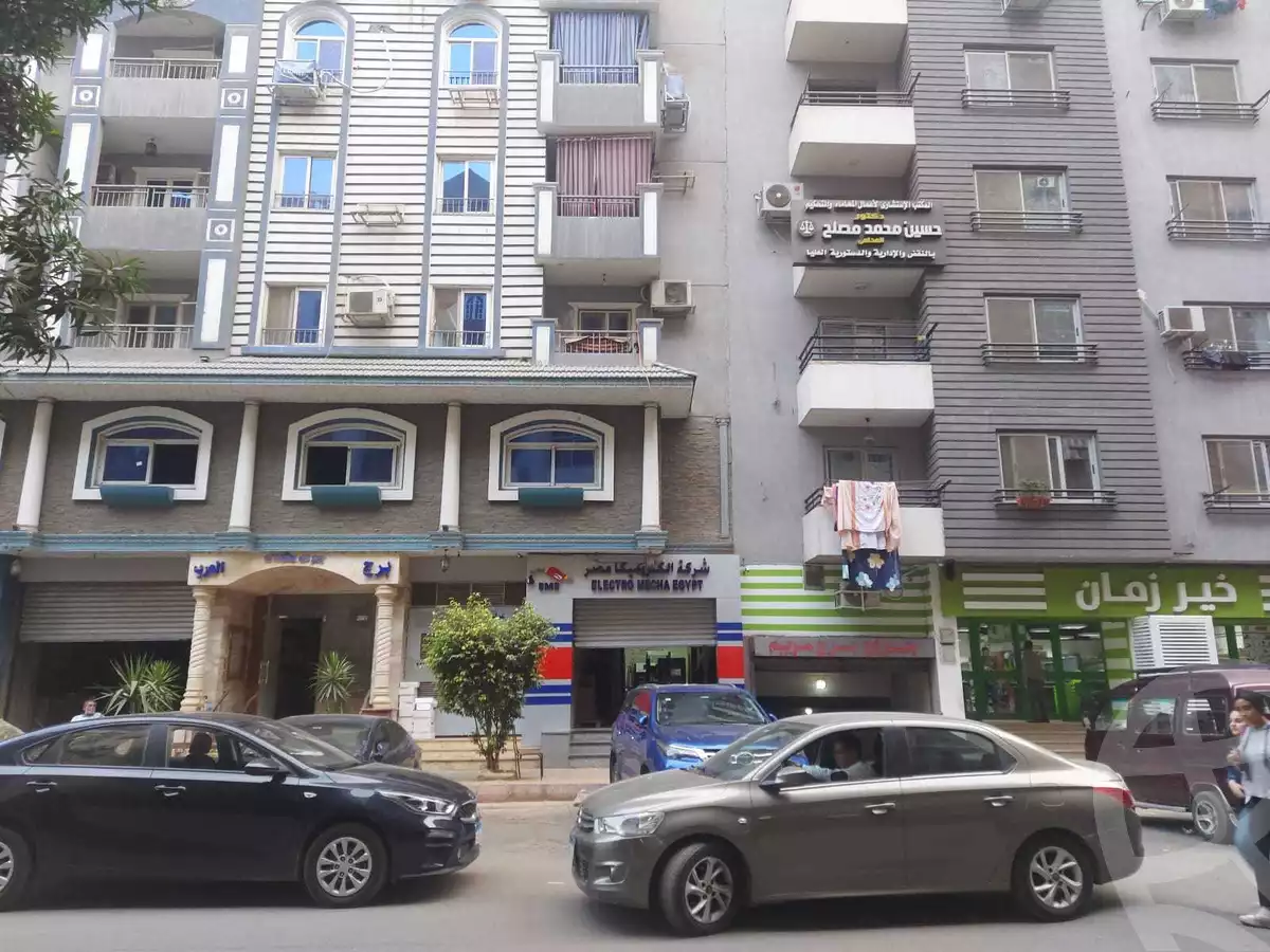 https://aqarmap.com.eg/ar/listing/3611260-for-sale-cairo-shoubra-lkhlfwy-dolenat-st