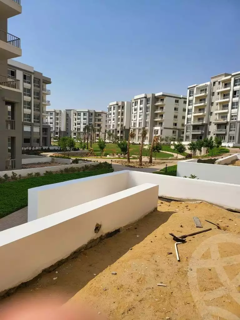 https://aqarmap.com.eg/ar/listing/3618911-for-sale-cairo-new-cairo-compounds-hyde-park