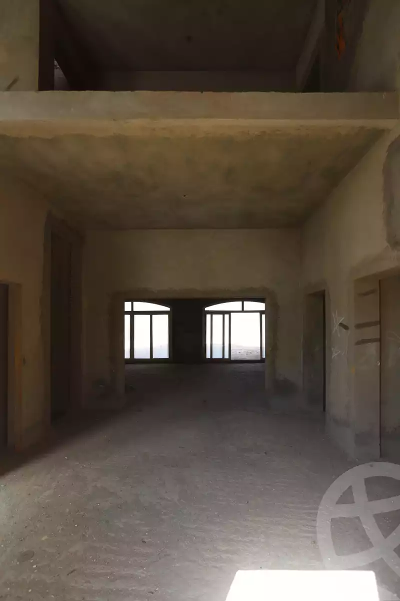 https://aqarmap.com.eg/ar/listing/3633187-for-sale-cairo-el-sheikh-zayed-city-compounds-in-sheikh-zayed-royal-meadows
