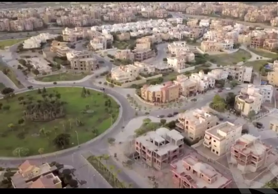 https://aqarmap.com.eg/ar/listing/3645590-for-sale-cairo-el-sheikh-zayed-city-compounds-in-sheikh-zayed-beverly-hills