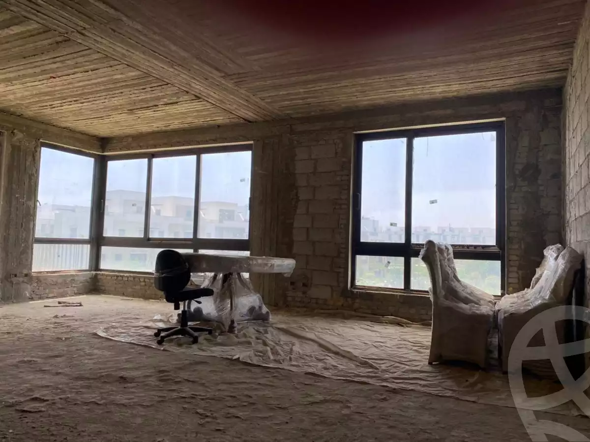 https://aqarmap.com.eg/ar/listing/3800265-for-sale-cairo-el-sheikh-zayed-city-compounds-kmbwnd-wyst-twn-swdyk