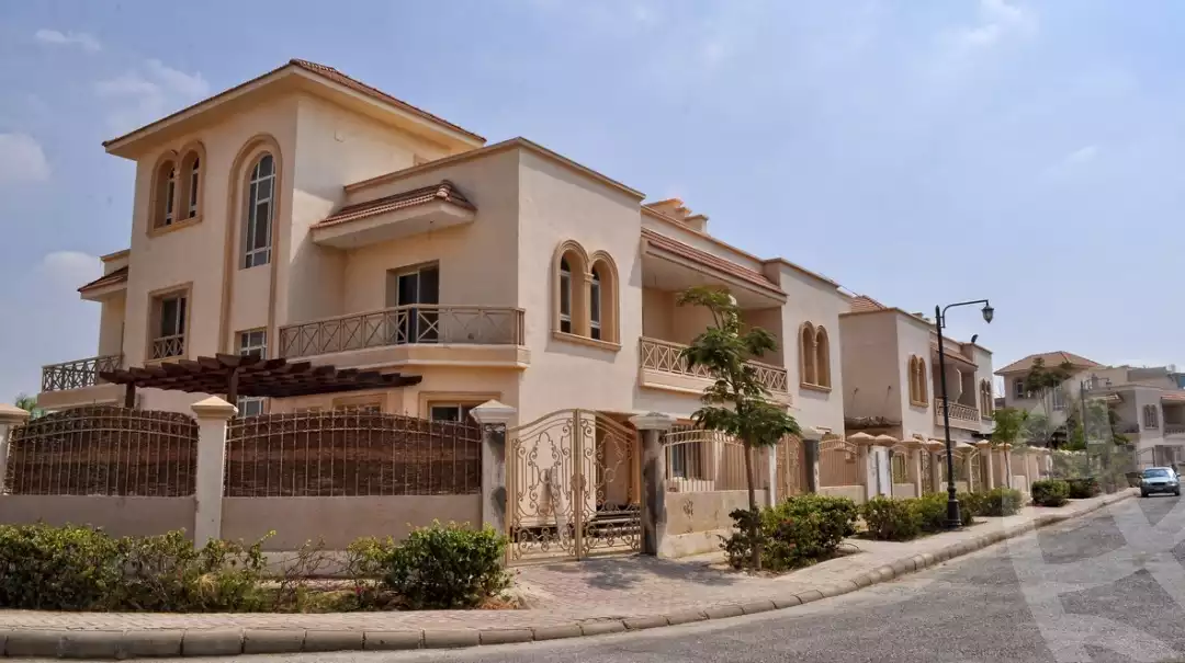 https://aqarmap.com.eg/ar/listing/3835997-for-sale-cairo-el-sheikh-zayed-city-compounds-greens