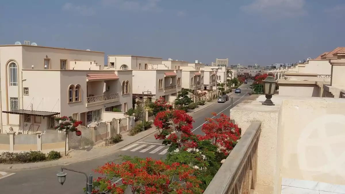 https://aqarmap.com.eg/ar/listing/3847961-for-sale-cairo-el-sheikh-zayed-city-compounds-greens