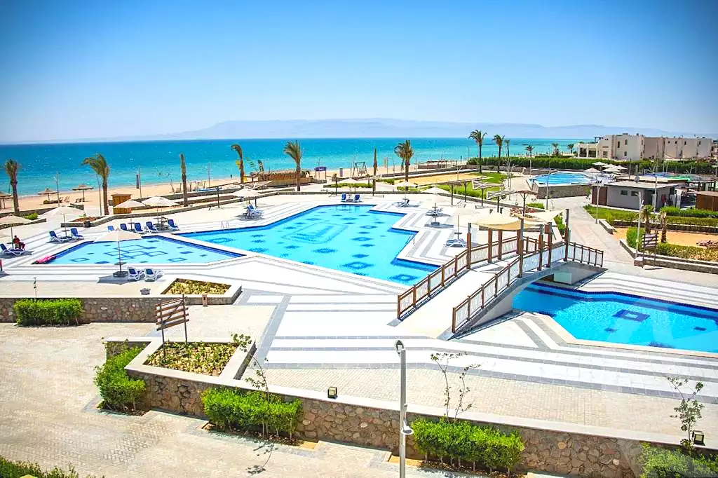 https://aqarmap.com.eg/ar/listing/2806466-projects-matarma-beach