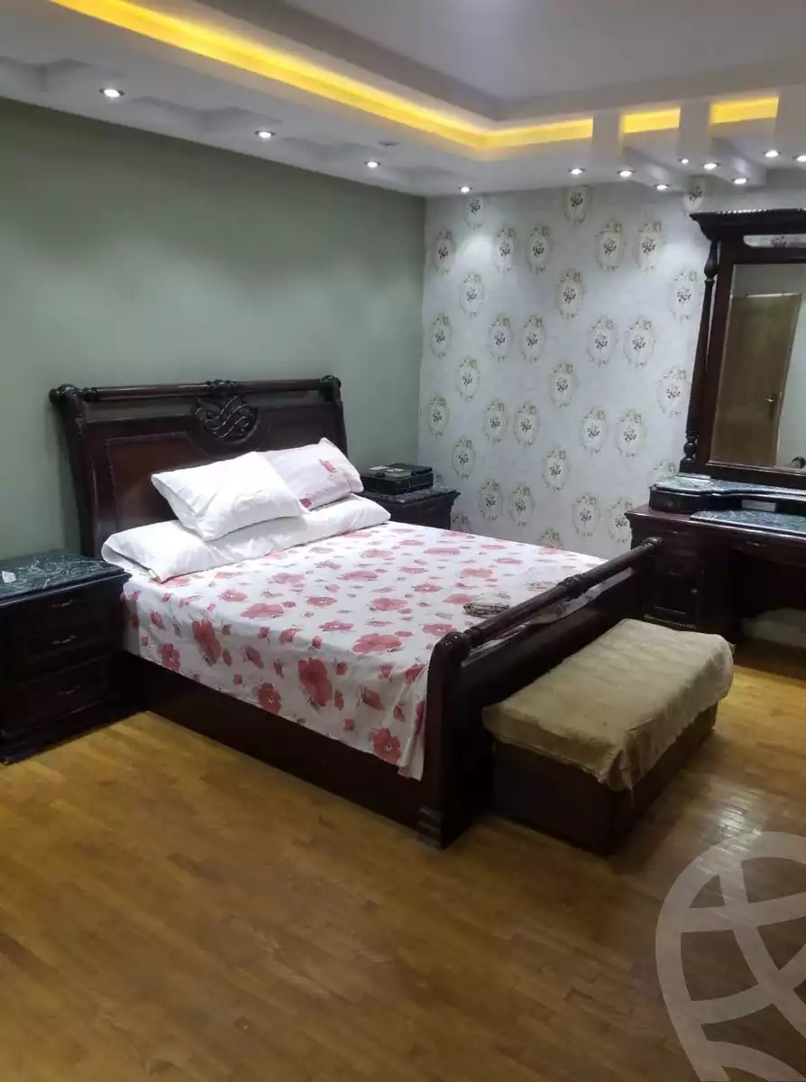 https://aqarmap.com.eg/ar/listing/3870780-for-sale-cairo-new-cairo-lrhb-city-phase-8
