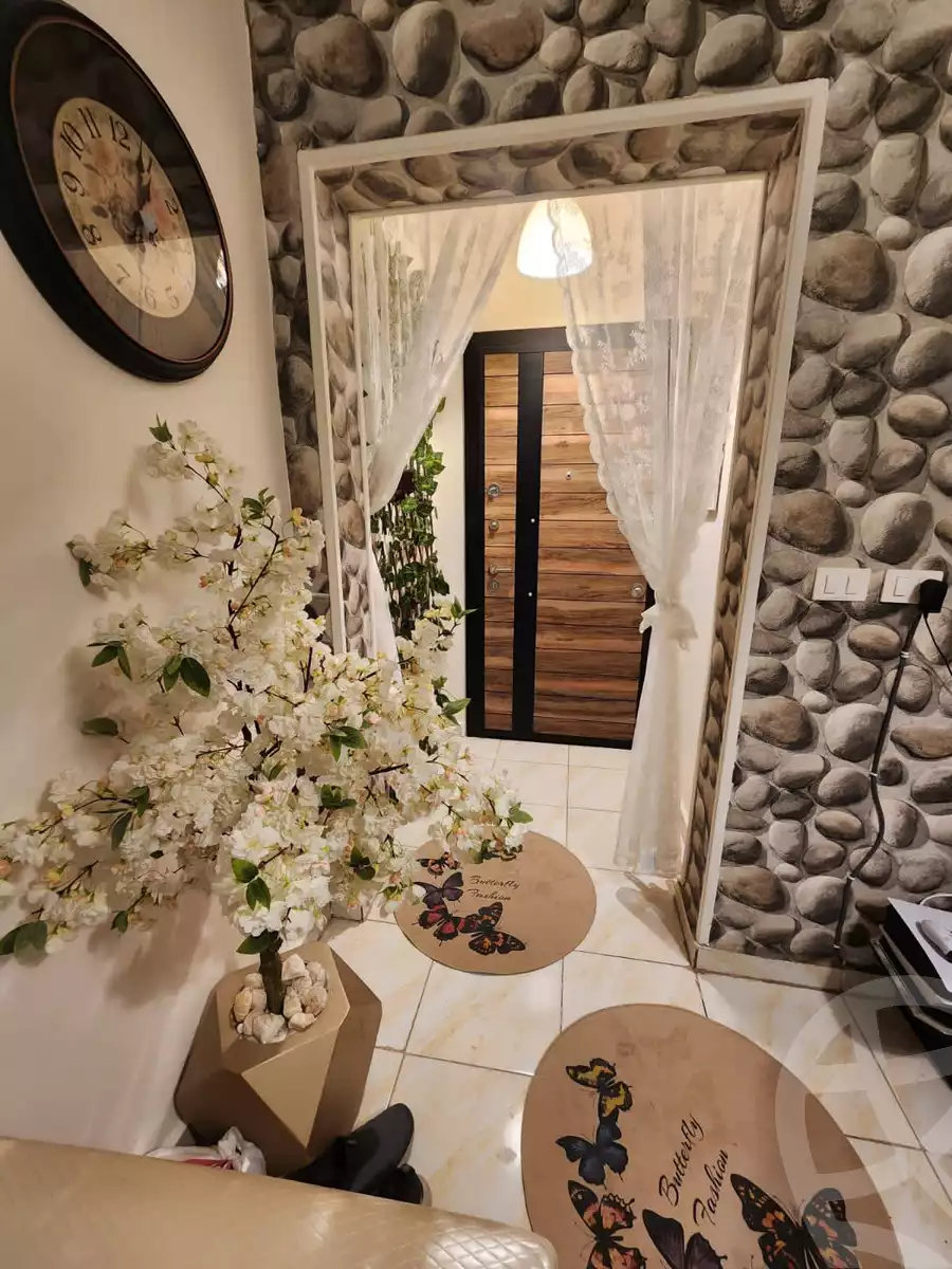 https://aqarmap.com.eg/ar/listing/3874448-for-sale-cairo-new-cairo-lrhb-city-phase-9
