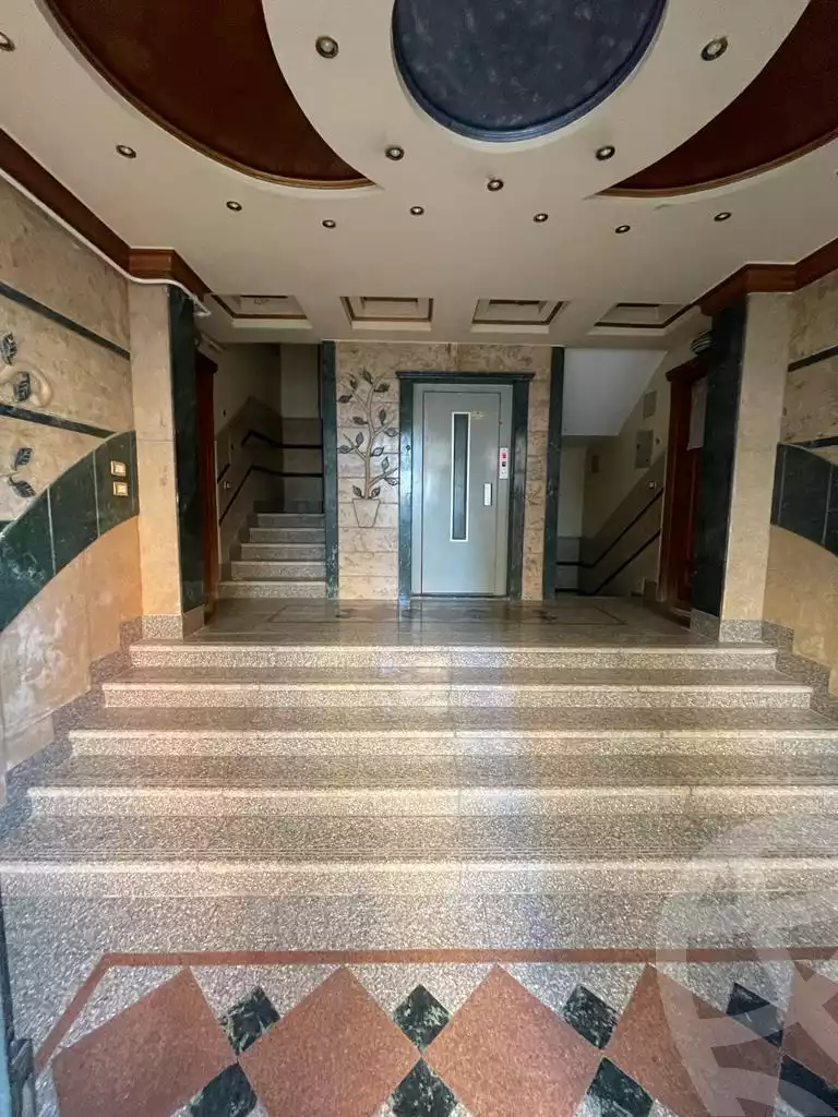 https://aqarmap.com.eg/ar/listing/3879681-for-sale-cairo-6th-of-october-el-ahyaa-neighborhood-2nd-divided-from-al-kafrawei-st