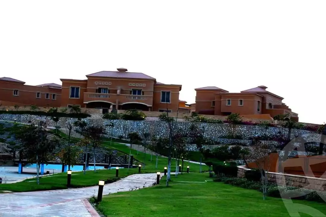 https://aqarmap.com.eg/ar/listing/3919023-for-sale-cairo-el-sheikh-zayed-city-compounds-in-sheikh-zayed-royal-meadows