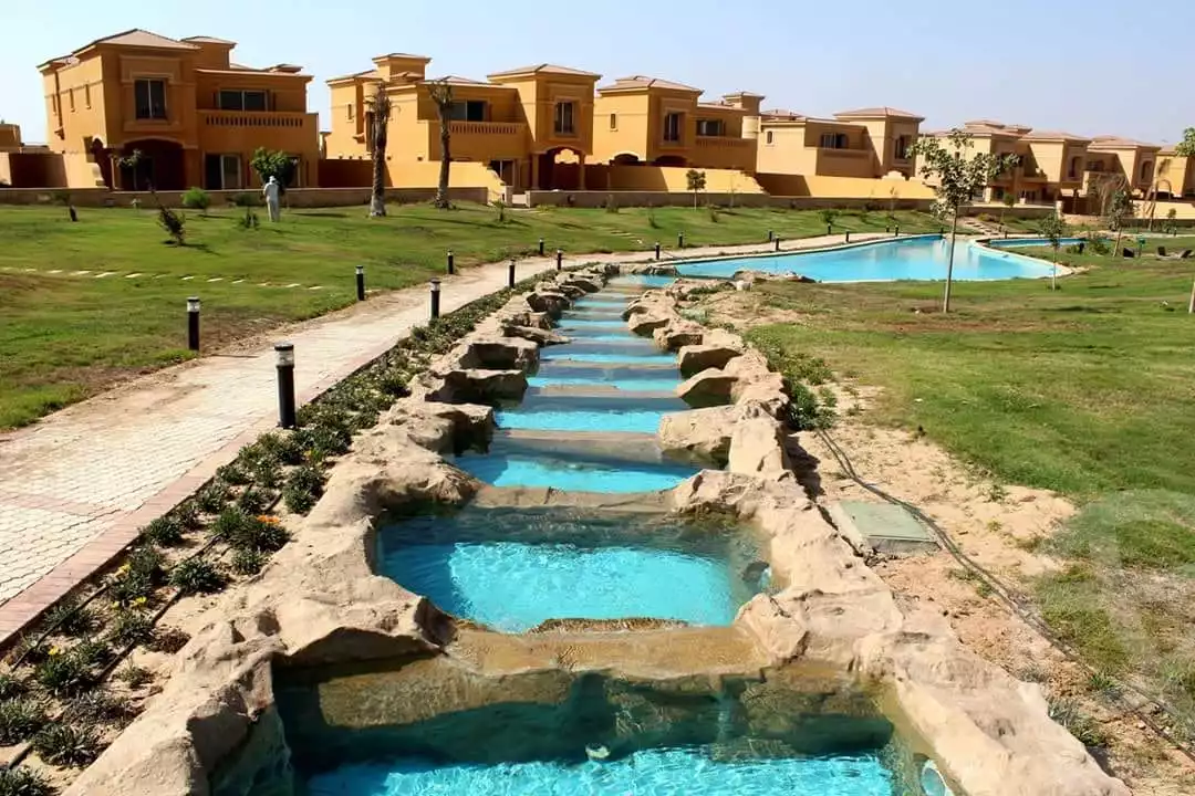 https://aqarmap.com.eg/ar/listing/3939449-for-sale-cairo-el-sheikh-zayed-city-compounds-in-sheikh-zayed-royal-meadows