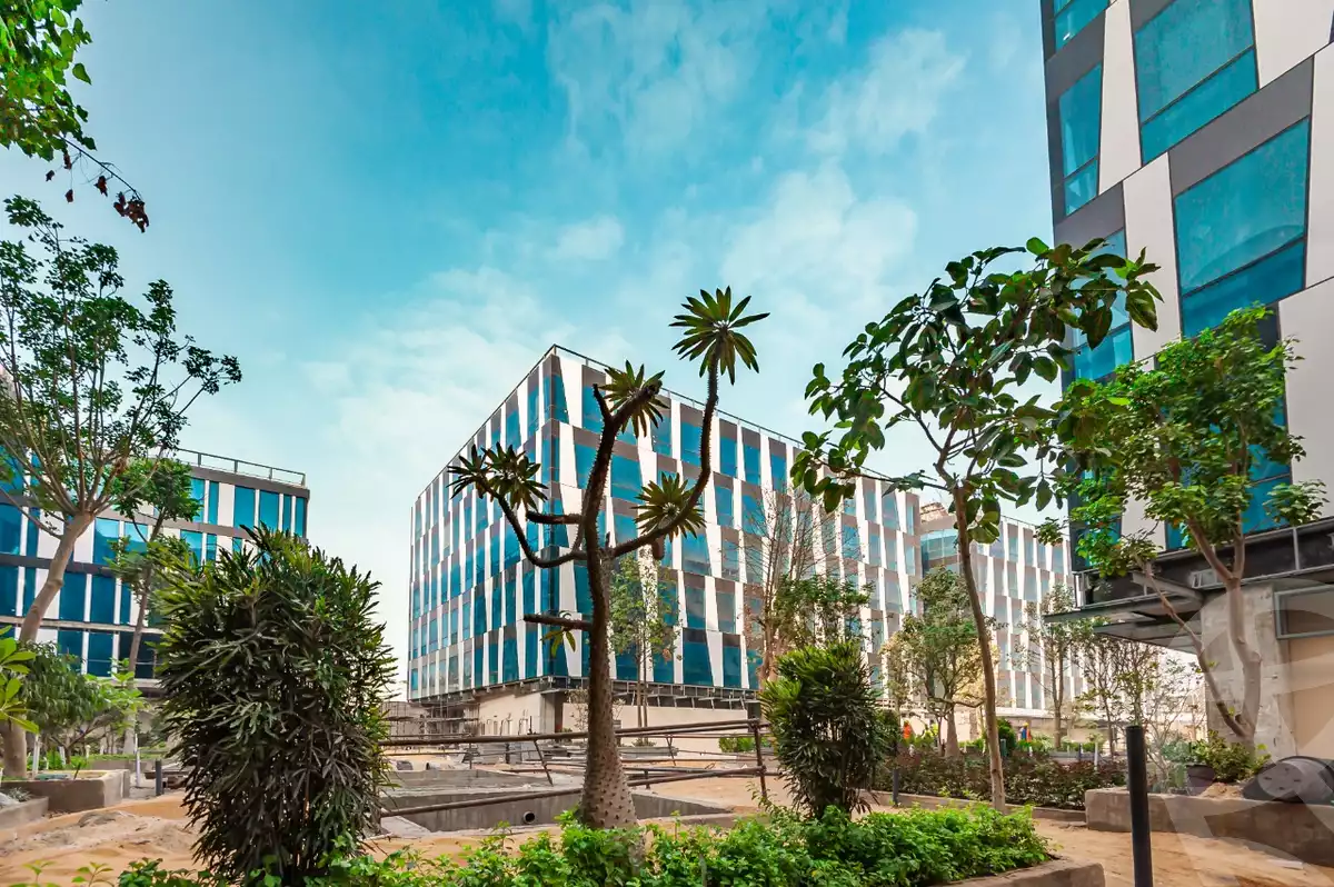 https://aqarmap.com.eg/ar/listing/3992157-for-sale-cairo-el-sheikh-zayed-city-compounds-brk-stryt-mwl-sky