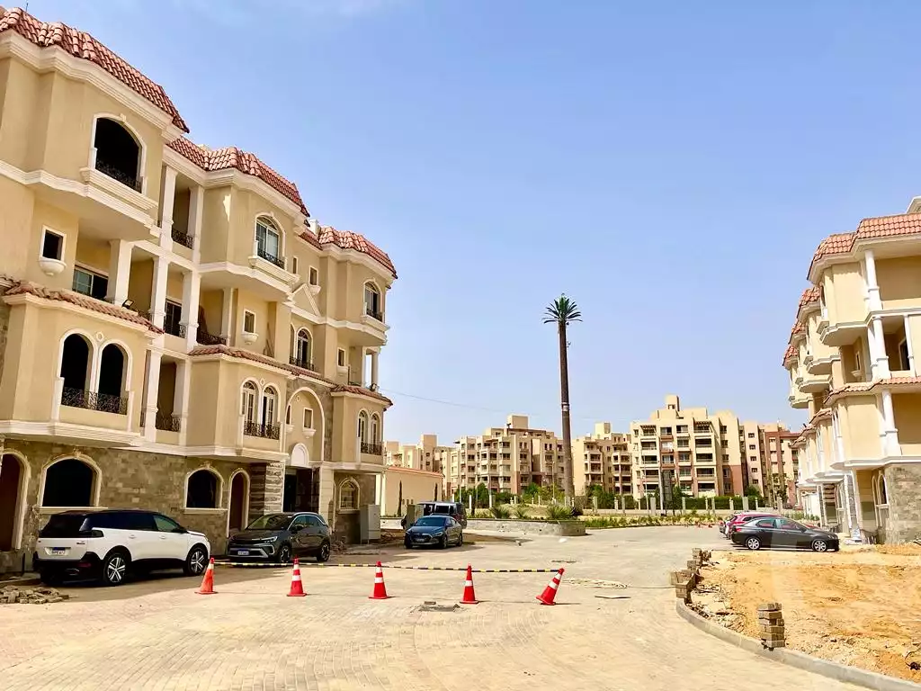 https://aqarmap.com.eg/ar/listing/4053175-for-sale-cairo-6th-of-october-compounds-bhy