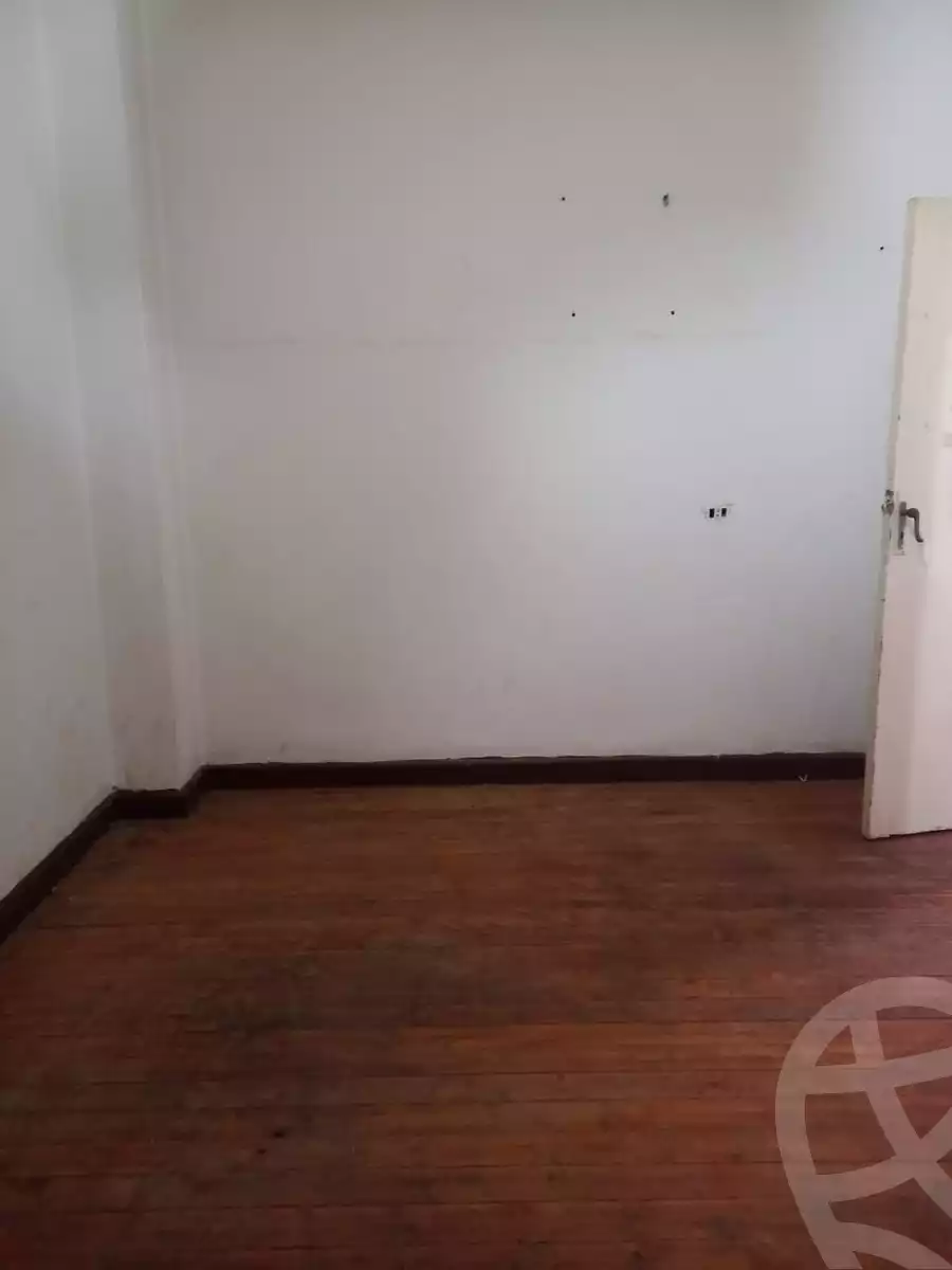 https://aqarmap.com.eg/ar/listing/4070156-for-rent-cairo-downtown-abdeen-mohammed-farid-st