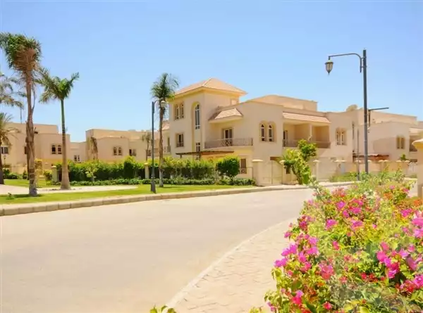 https://aqarmap.com.eg/en/listing/4070615-for-sale-cairo-el-sheikh-zayed-city-compounds-greens