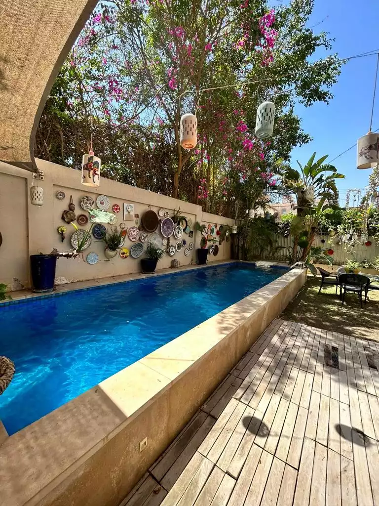 https://aqarmap.com.eg/ar/listing/4075346-for-sale-cairo-el-sheikh-zayed-city-compounds-in-sheikh-zayed-royal-city