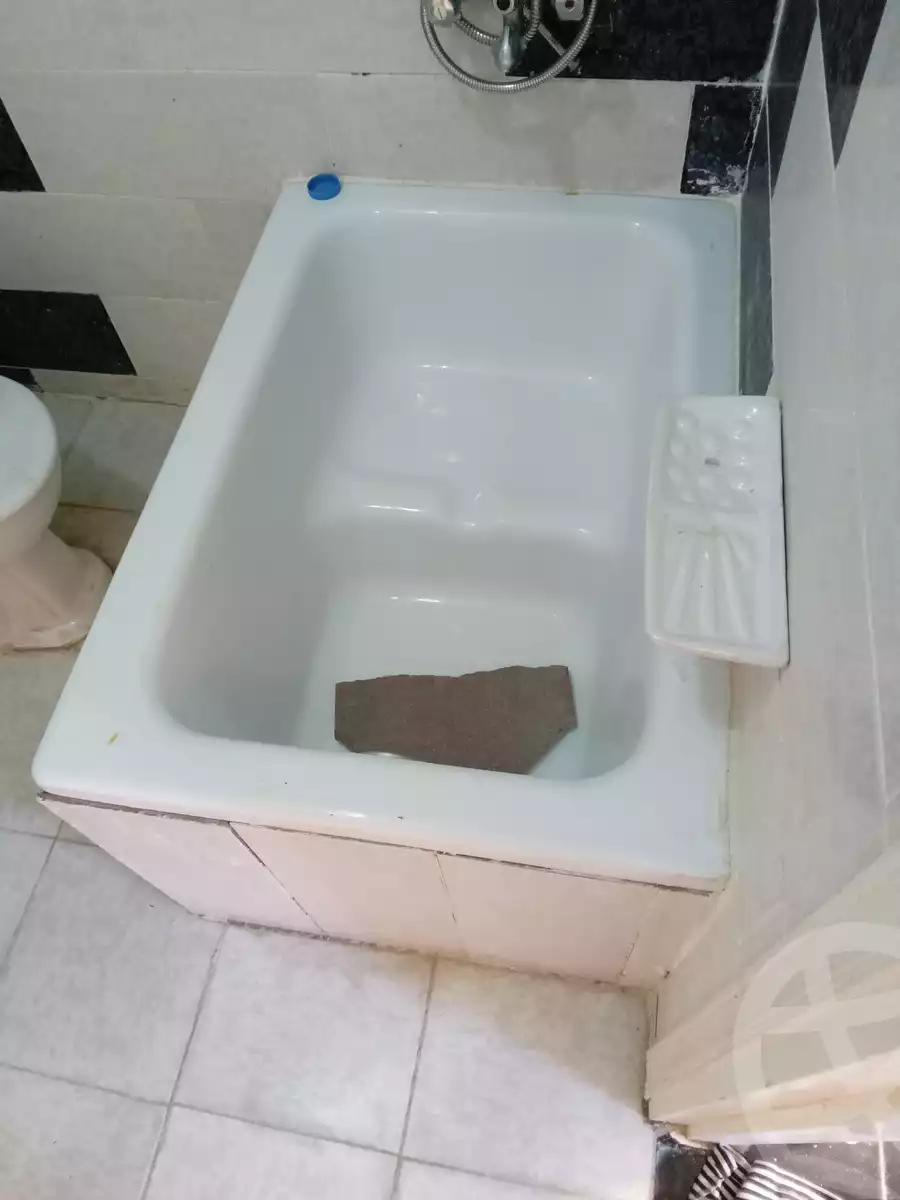 https://aqarmap.com.eg/en/listing/4075694-for-sale-alexandria-el-hanouvel-al-asdakaa-st