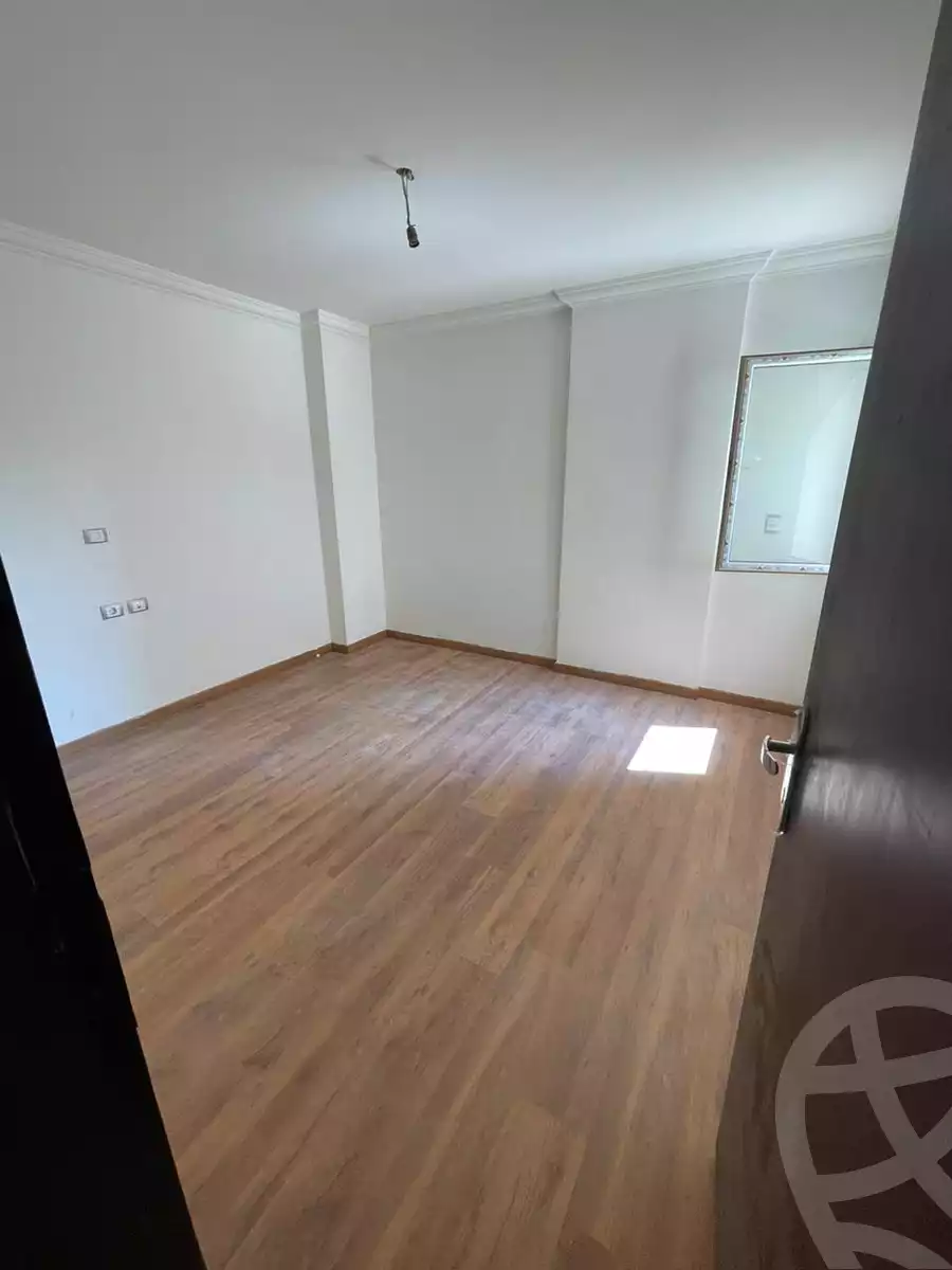 https://aqarmap.com.eg/en/listing/4087313-for-sale-cairo-new-cairo-compounds-jyd