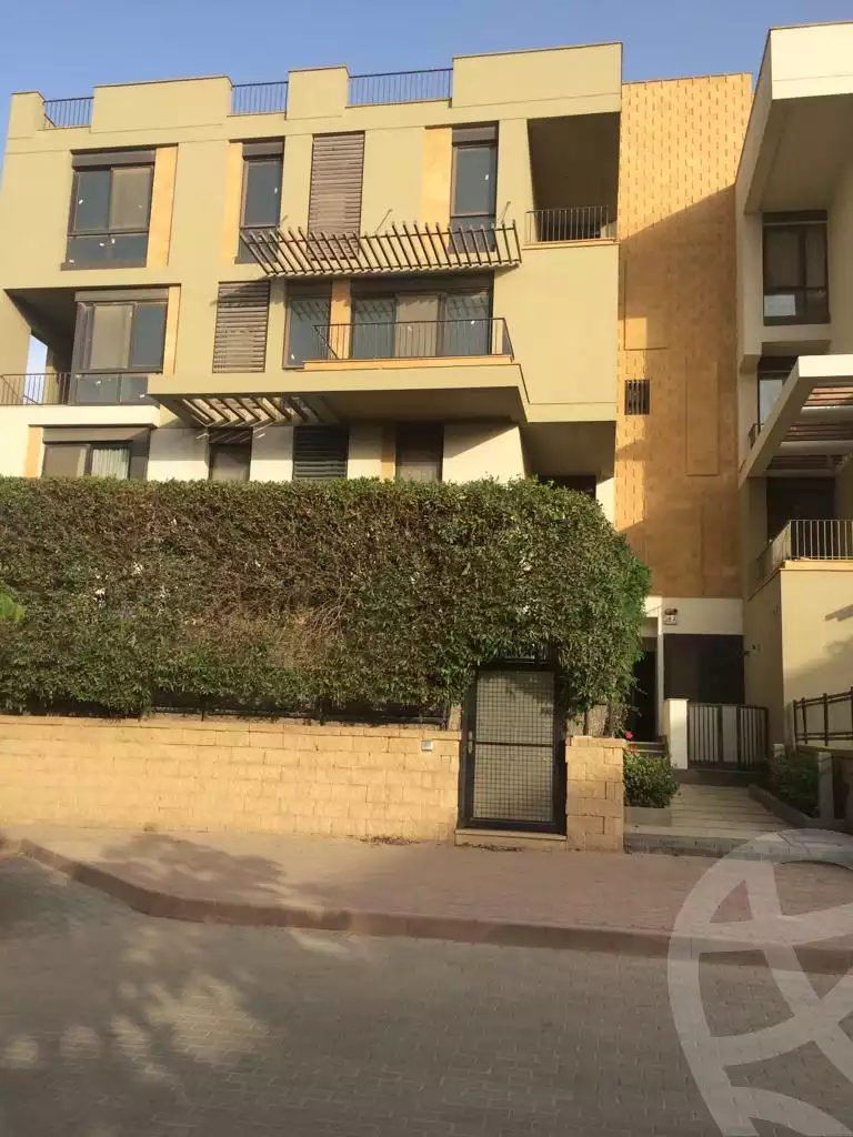 https://aqarmap.com.eg/en/listing/4112662-for-sale-cairo-el-sheikh-zayed-city-compounds-kmbwnd-wyst-twn-swdyk