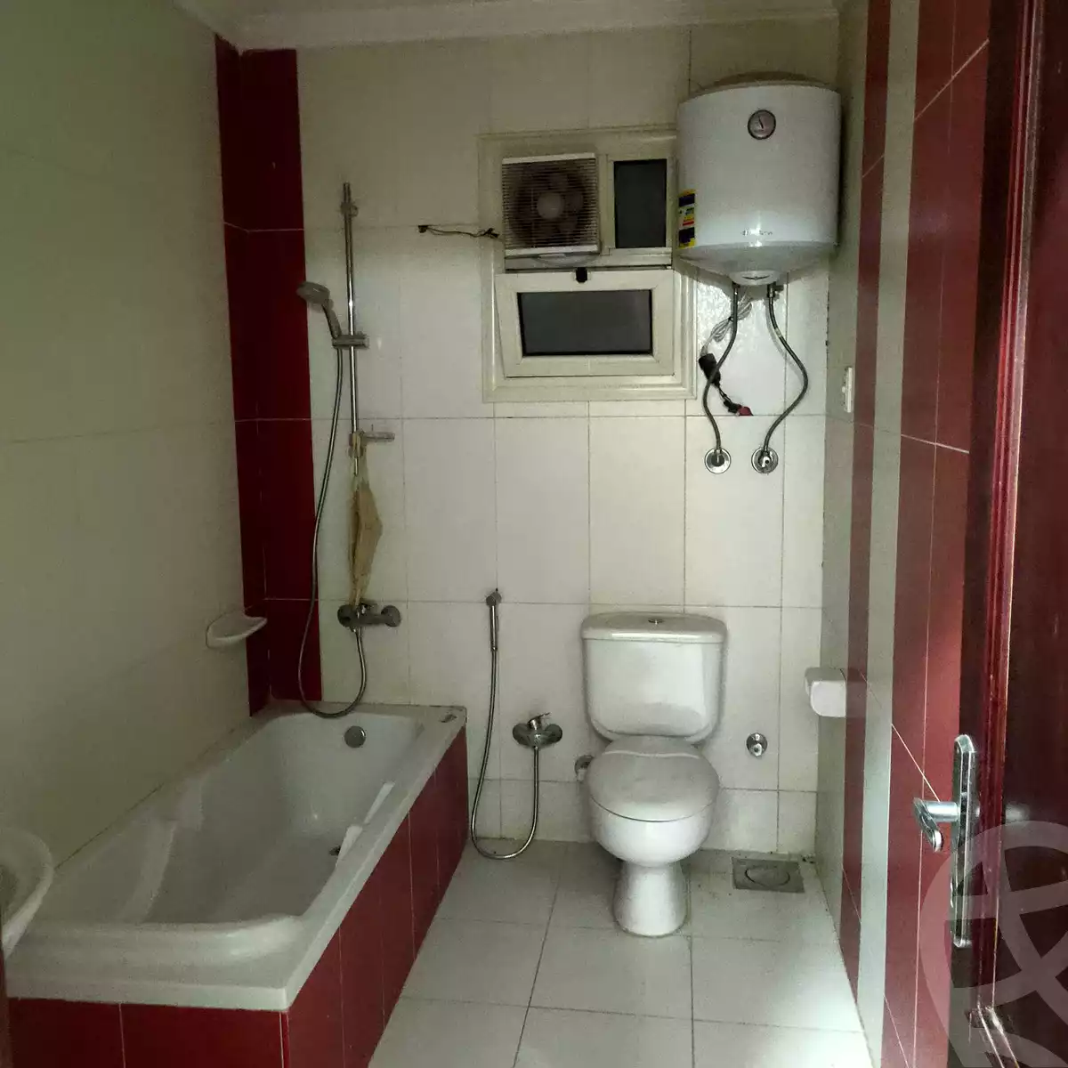 https://aqarmap.com.eg/ar/listing/4152775-for-rent-cairo-hdyq-lhrm--mntq-d