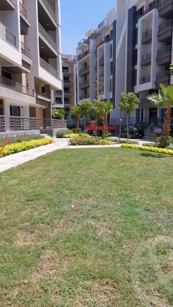 https://aqarmap.com.eg/ar/listing/4157519-for-sale-cairo-new-cairo-compounds-dh-ykwn-ryzdns-styl-hwm