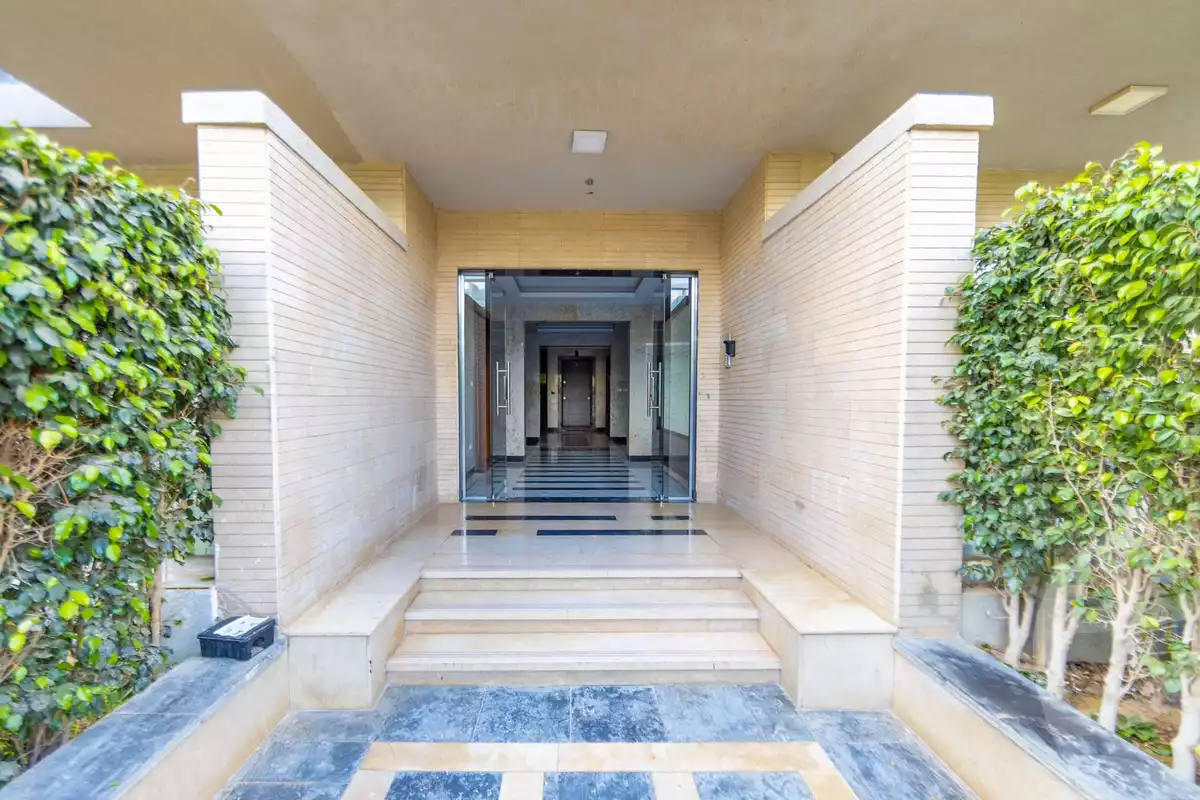 https://aqarmap.com.eg/ar/listing/4163569-for-sale-cairo-new-cairo-compounds-moon-valley