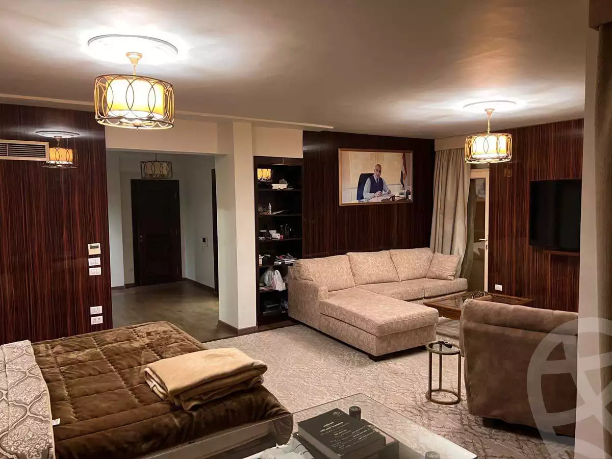 https://aqarmap.com.eg/ar/listing/4167035-for-sale-cairo-el-sheikh-zayed-city-compounds-in-sheikh-zayed-royal-city