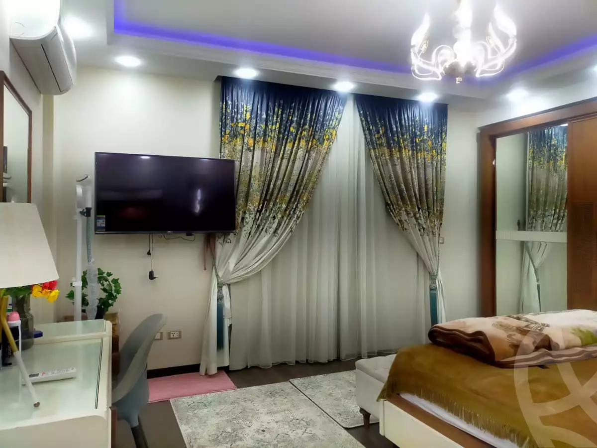https://aqarmap.com.eg/en/listing/4188859-for-sale-cairo-el-sheikh-zayed-city-compounds-greens