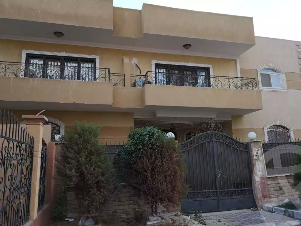 https://aqarmap.com.eg/ar/listing/4193963-for-sale-cairo-el-shorouk-lhy-lthny-grb-neighbourhood-2a-shagaret-al-dor-st