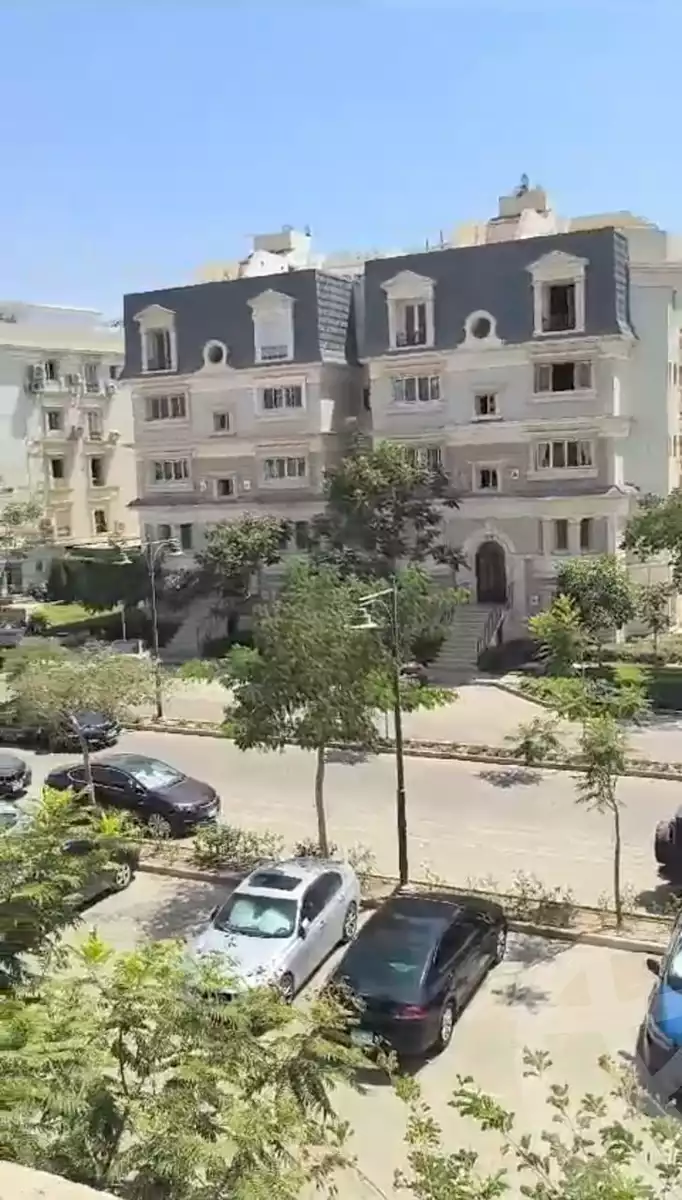 https://aqarmap.com.eg/en/listing/4197901-for-sale-cairo-new-cairo-compounds-mountain-view-hyde-park