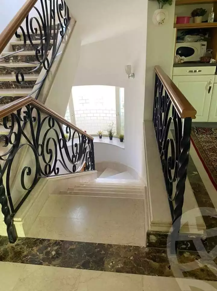 https://aqarmap.com.eg/en/listing/4200842-for-sale-cairo-6th-of-october-compound-royal-hills