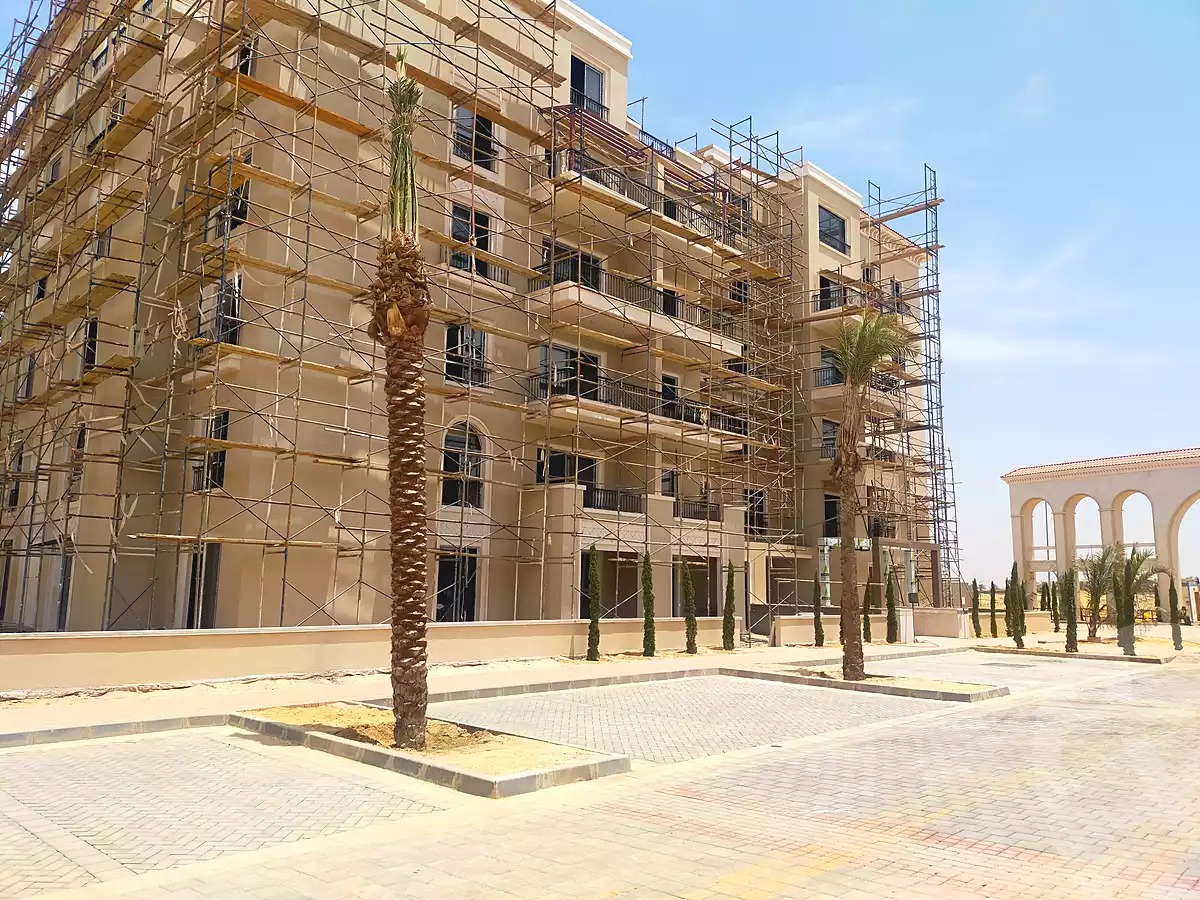 https://aqarmap.com.eg/en/listing/4207716-for-sale-cairo-el-sheikh-zayed-city-compounds-kmbwnd-fyldj-wyst-dr-llttwyr