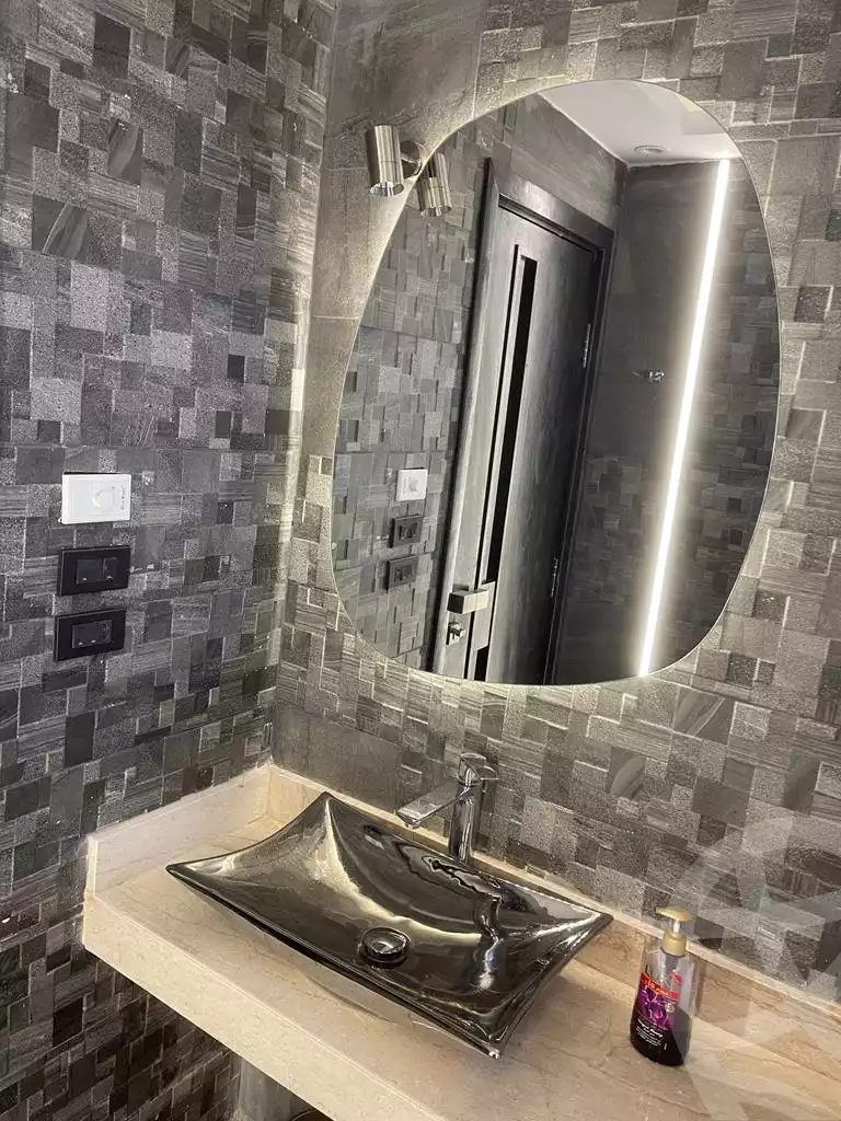https://aqarmap.com.eg/en/listing/4235848-for-sale-cairo-new-cairo-compounds-mountain-view-hyde-park