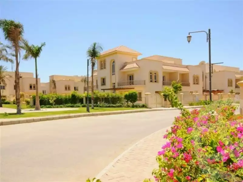 https://aqarmap.com.eg/en/listing/4274461-for-sale-cairo-el-sheikh-zayed-city-compounds-greens