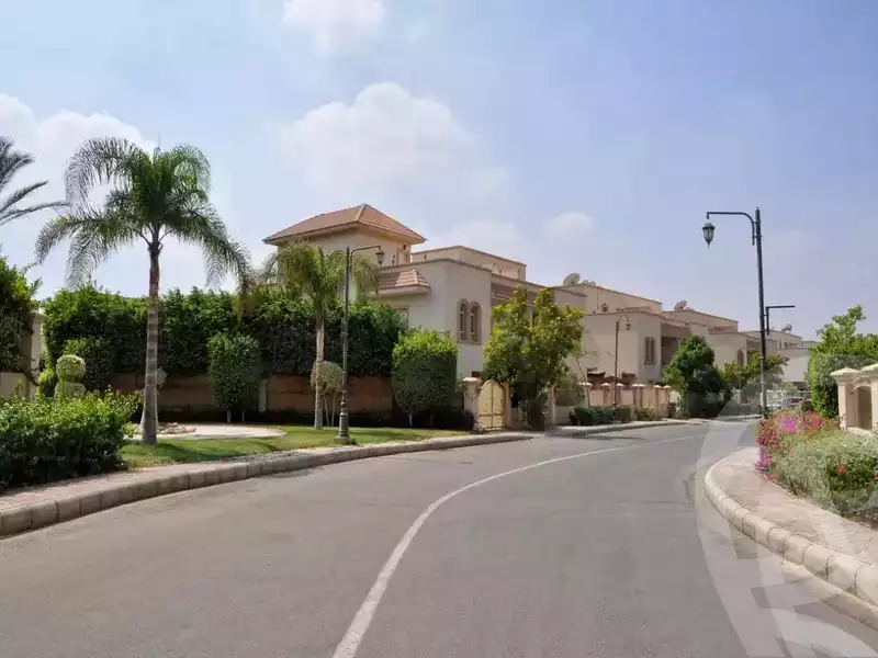 https://aqarmap.com.eg/en/listing/4274461-for-sale-cairo-el-sheikh-zayed-city-compounds-greens