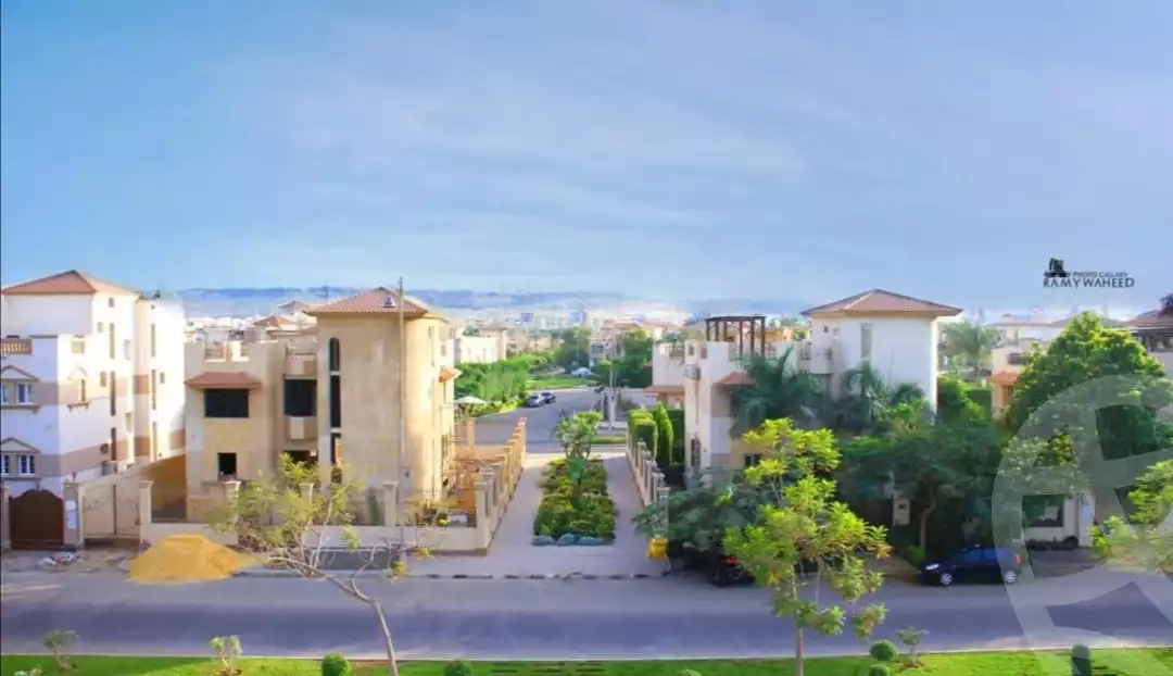 https://aqarmap.com.eg/ar/listing/4294984-for-sale-cairo-el-sheikh-zayed-city-compounds-in-sheikh-zayed-royal-city