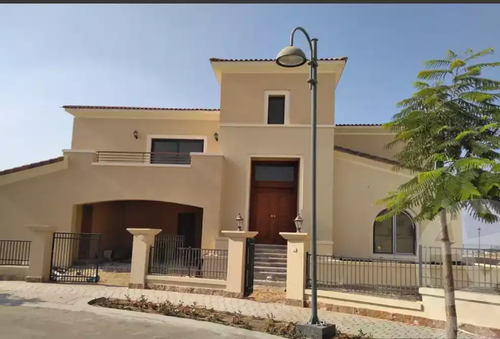 https://aqarmap.com.eg/en/listing/4304787-for-sale-cairo-mokattam-compounds-uptown-cairo