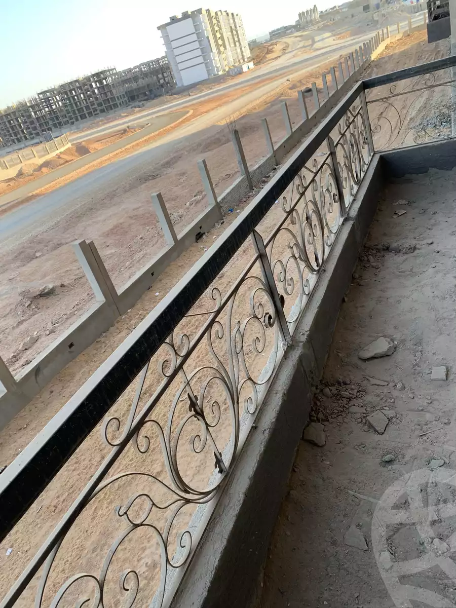 https://aqarmap.com.eg/ar/listing/4306352-for-sale-cairo-new-administrative-capital-r7-kmbwnd-stw