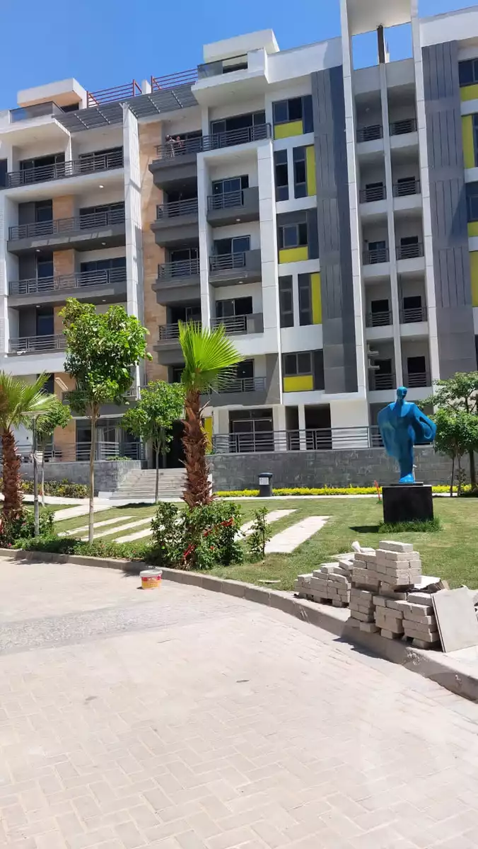 https://aqarmap.com.eg/en/listing/4330855-for-sale-cairo-new-cairo-compounds-dh-ykwn-ryzdns-styl-hwm