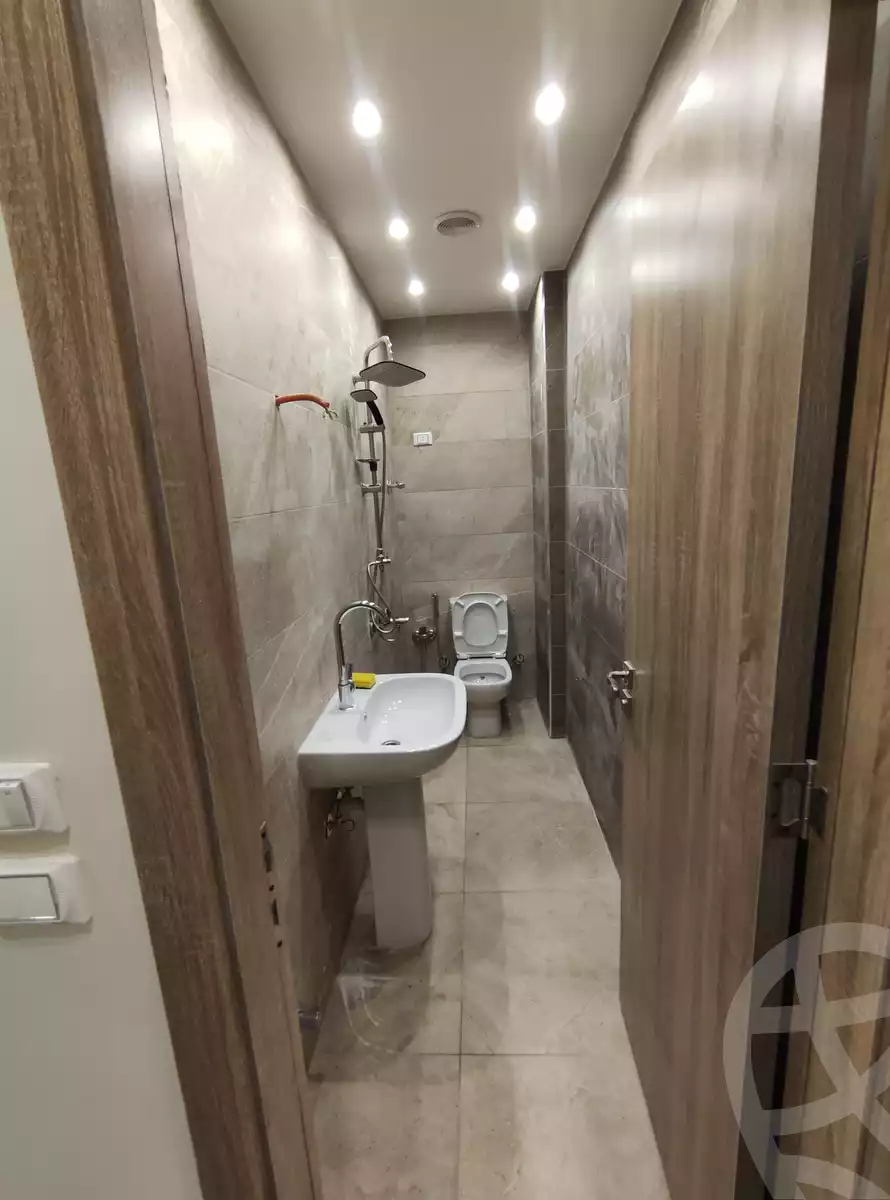 https://aqarmap.com.eg/en/listing/4357388-for-sale-cairo-el-sheikh-zayed-city-shr-lbstn