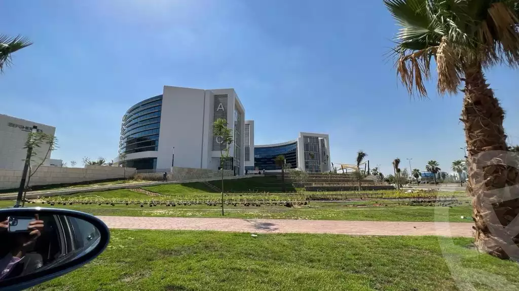 https://aqarmap.com.eg/en/listing/4376573-for-rent-cairo-alex-cairo-desert-road-smart-village-y-r-sy-byzns-brk-sfrykw-llstthmr-l-qry
