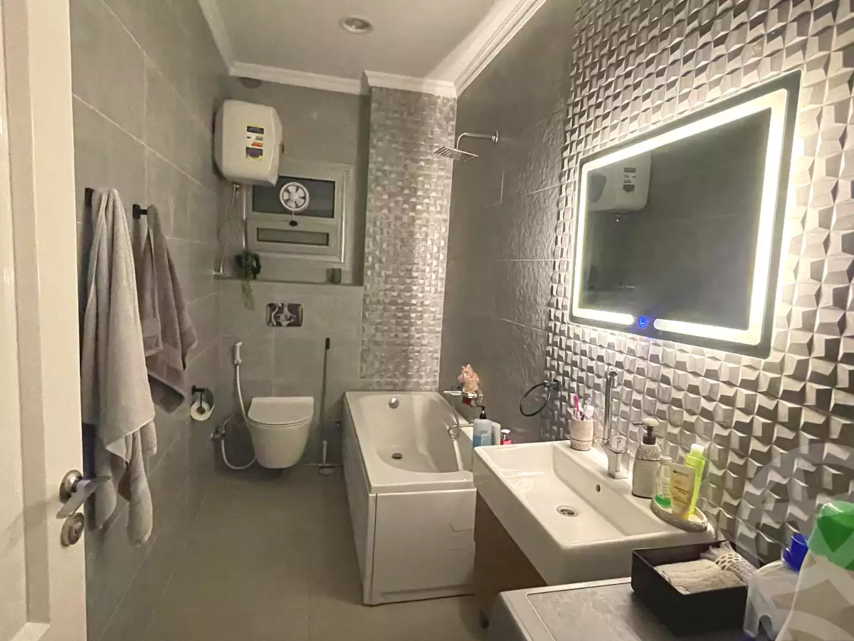 https://aqarmap.com.eg/ar/listing/4405931-for-sale-cairo-new-cairo-south-investors-mohammed-nagib-axis-st