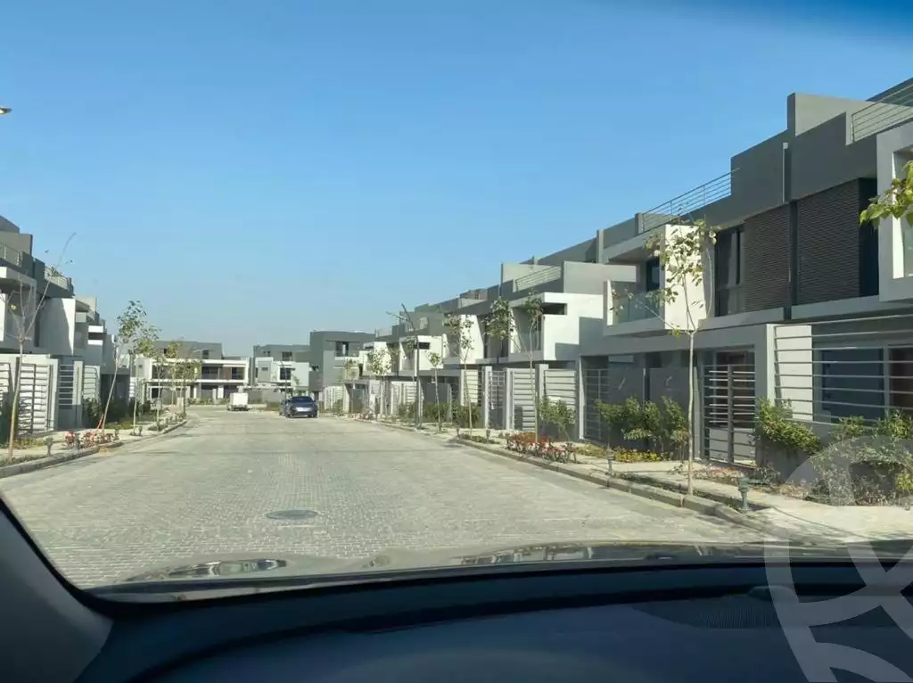 https://aqarmap.com.eg/ar/listing/4423896-for-sale-cairo-el-sheikh-zayed-city-compounds-in-sheikh-zayed-el-patio-zahraa