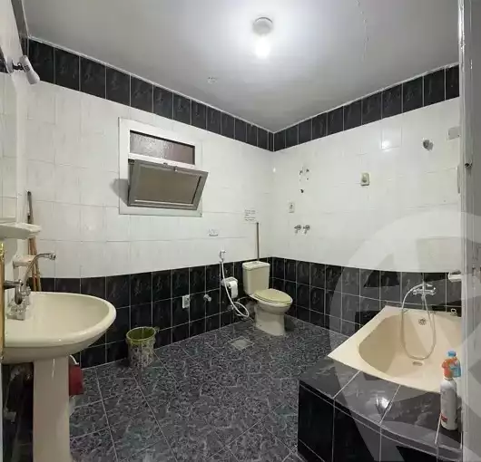 https://aqarmap.com.eg/ar/listing/4569295-for-rent-cairo-mokattam-shareaa-9