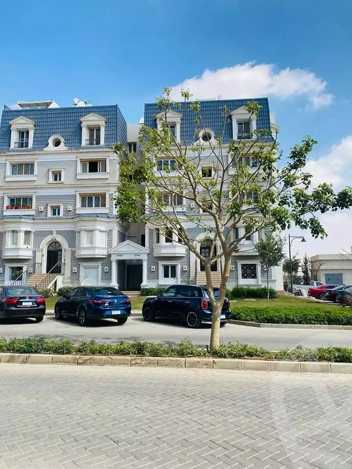 https://aqarmap.com.eg/ar/listing/4724957-for-sale-cairo-new-cairo-compounds-mountain-view-hyde-park