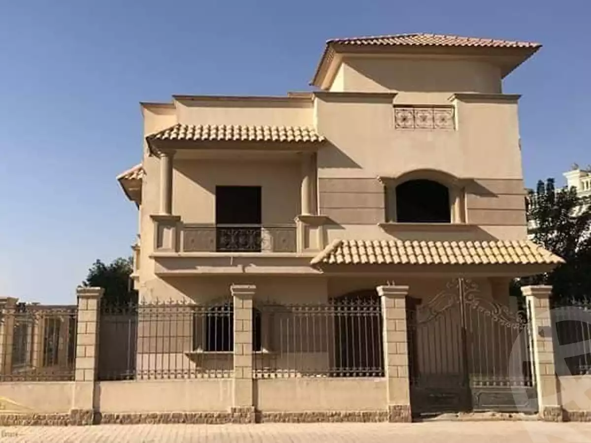 https://aqarmap.com.eg/en/listing/5421279-for-sale-cairo-el-sheikh-zayed-city-compounds-royal-city
