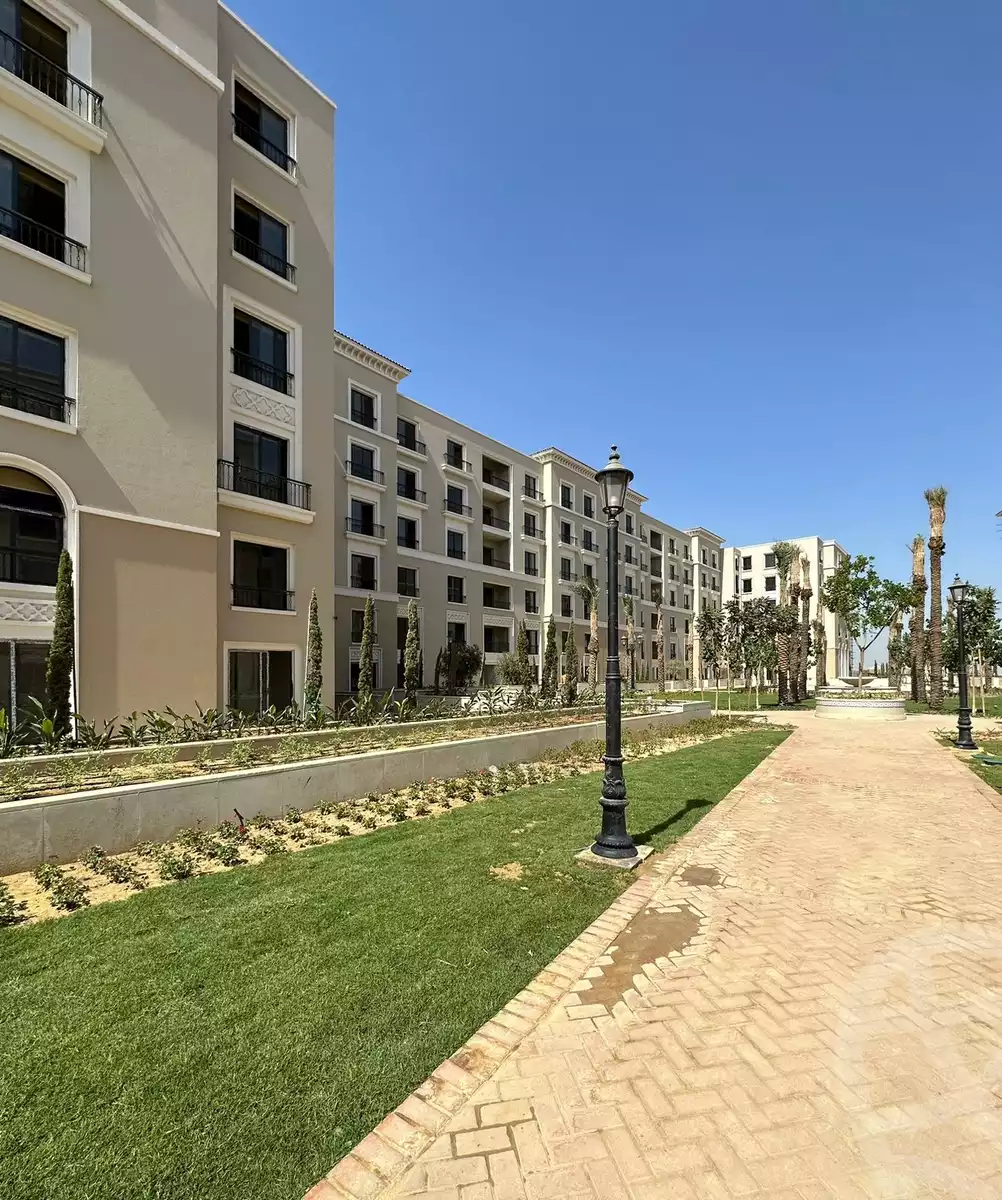 https://aqarmap.com.eg/ar/listing/4772464-for-sale-cairo-el-sheikh-zayed-city-compounds-kmbwnd-fyldj-wyst-dr-llttwyr