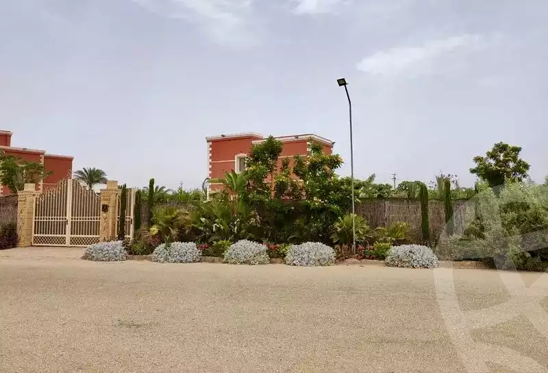 https://aqarmap.com.eg/ar/listing/4817381-for-sale-cairo-el-sheikh-zayed-city-alex-cairo-desert-road-mdyn-sfnks-ljdyd-stella-di-mare-farms