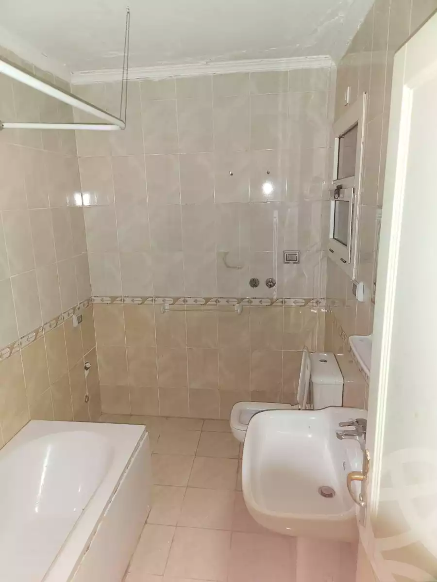 https://aqarmap.com.eg/en/listing/4844585-for-rent-cairo-new-cairo-lrhb-city-mtdd-lrhb-phase-7