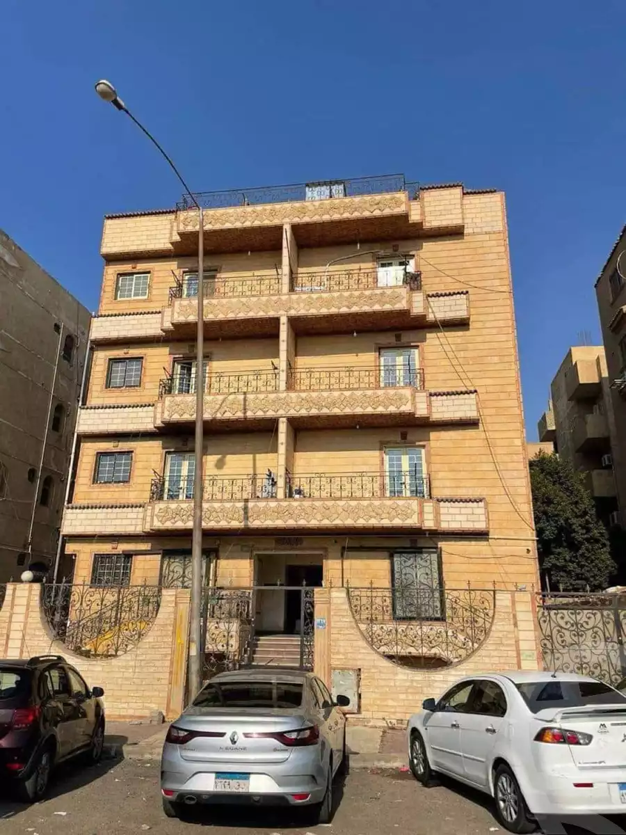 https://aqarmap.com.eg/ar/listing/4849646-for-sale-cairo-6th-of-october-el-ahyaa-neighborhood-1st-al-maahad