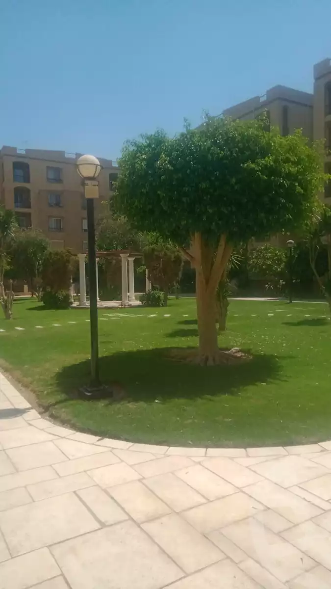 https://aqarmap.com.eg/en/listing/4868816-for-sale-cairo-new-cairo-lrhb-city-malls-and-markets