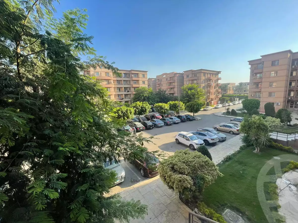 https://aqarmap.com.eg/en/listing/4975199-for-rent-cairo-new-cairo-lrhb-city-phase-4-mohammed-farid-st